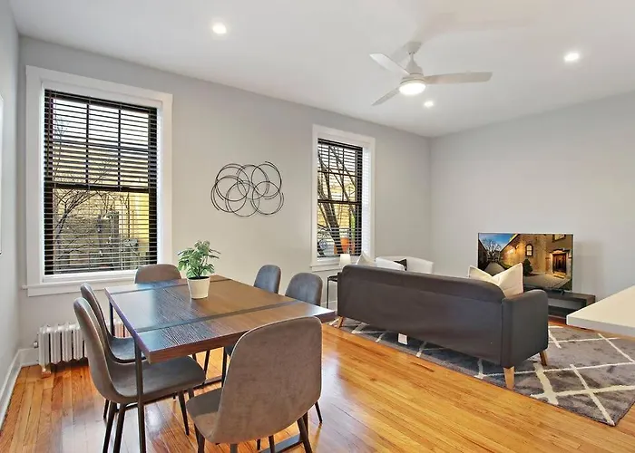 3br Beautifully Designed Close To Shops - Belmont A3 Chicago