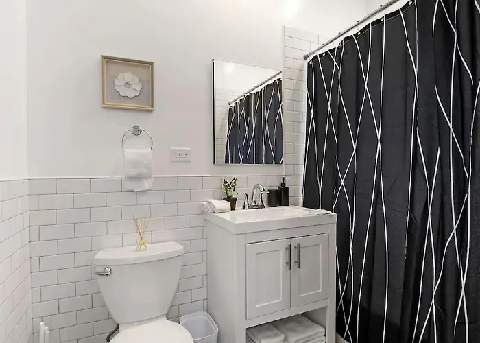 3br Beautifully Designed Close To Shops - Belmont A3