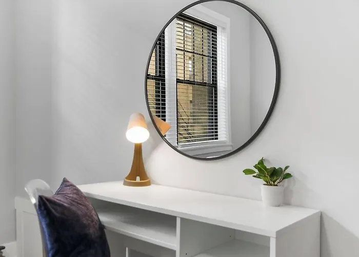3br Beautifully Designed Close To Shops - Belmont A3 Appartamento