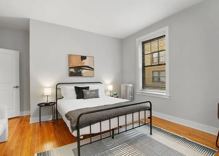 Apartment 3br Beautifully Designed Close To Shops - Belmont A3 Chicago